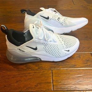 Men’s size 10 Nike air max 270. Worn only once!
